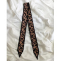 Écharpe en satin sergé imprimée en gros écharpes léopard Écharpes en soie étroites